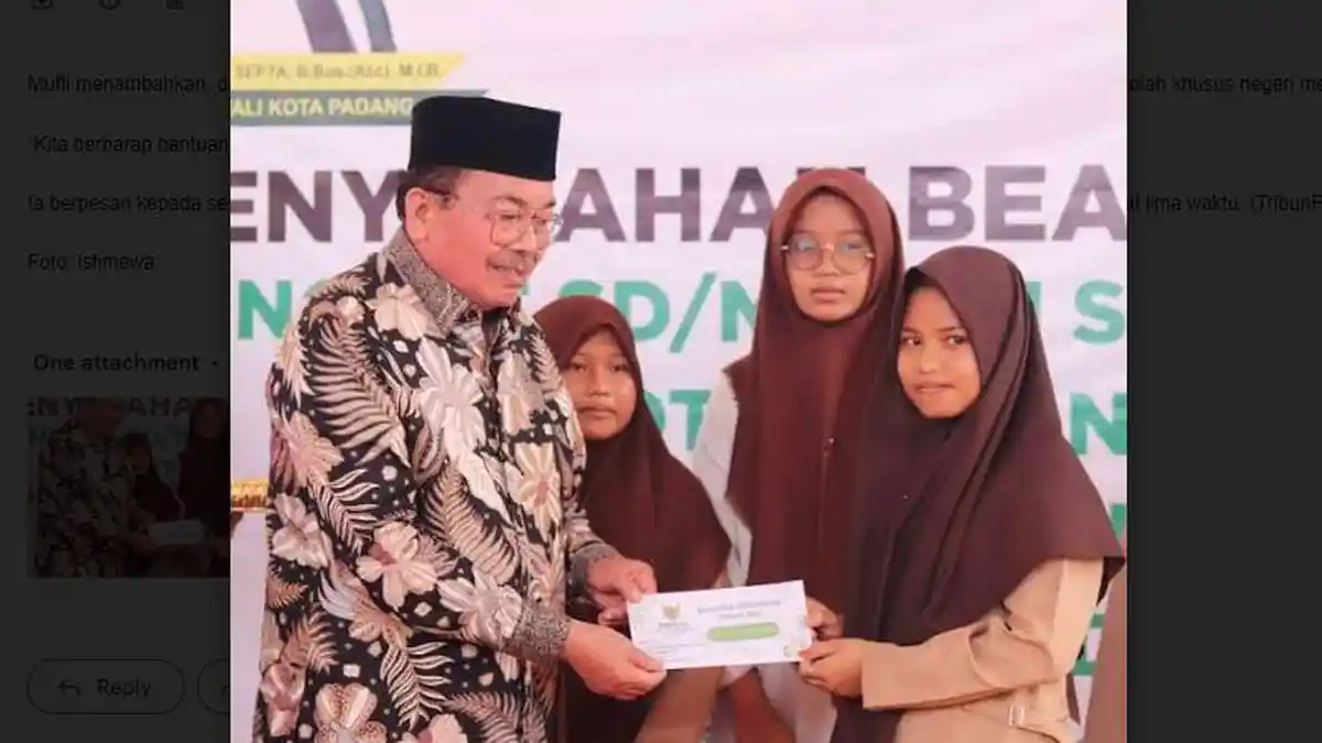 Baznas Salurkan Beasiswa kepada 2.396 Pelajar SD dan SMP di Kota Padang