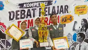 05062026-juara-Debat-Pelajar-Demokrasi-01.jpg