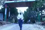 Sosok-Leni-remaja-yatim-piatu-asal-Wakatobi-yang-rela-jalan-kaki-ke-sekolah-hingga-tempuh-2-jam.jpg