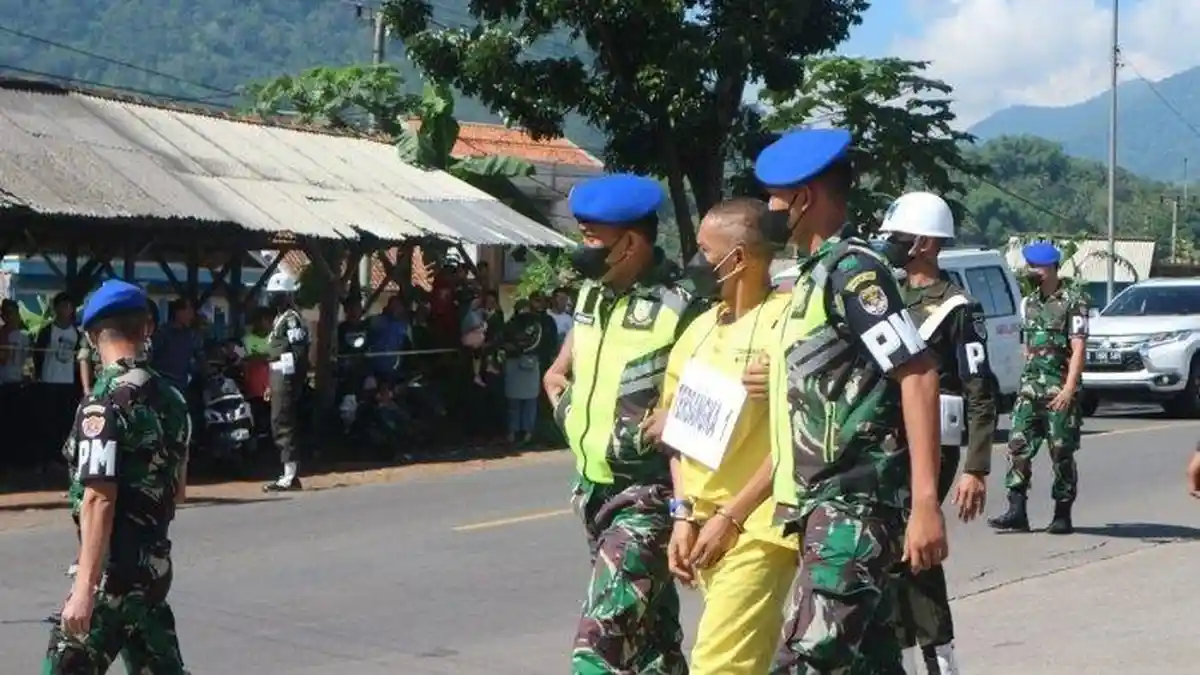 Hasil Rekonstruksi Kasus Sejoli Nagreg Ditabrak 3 Oknum TNI, Kolonel Priyanto Dibotak dan Terborgol