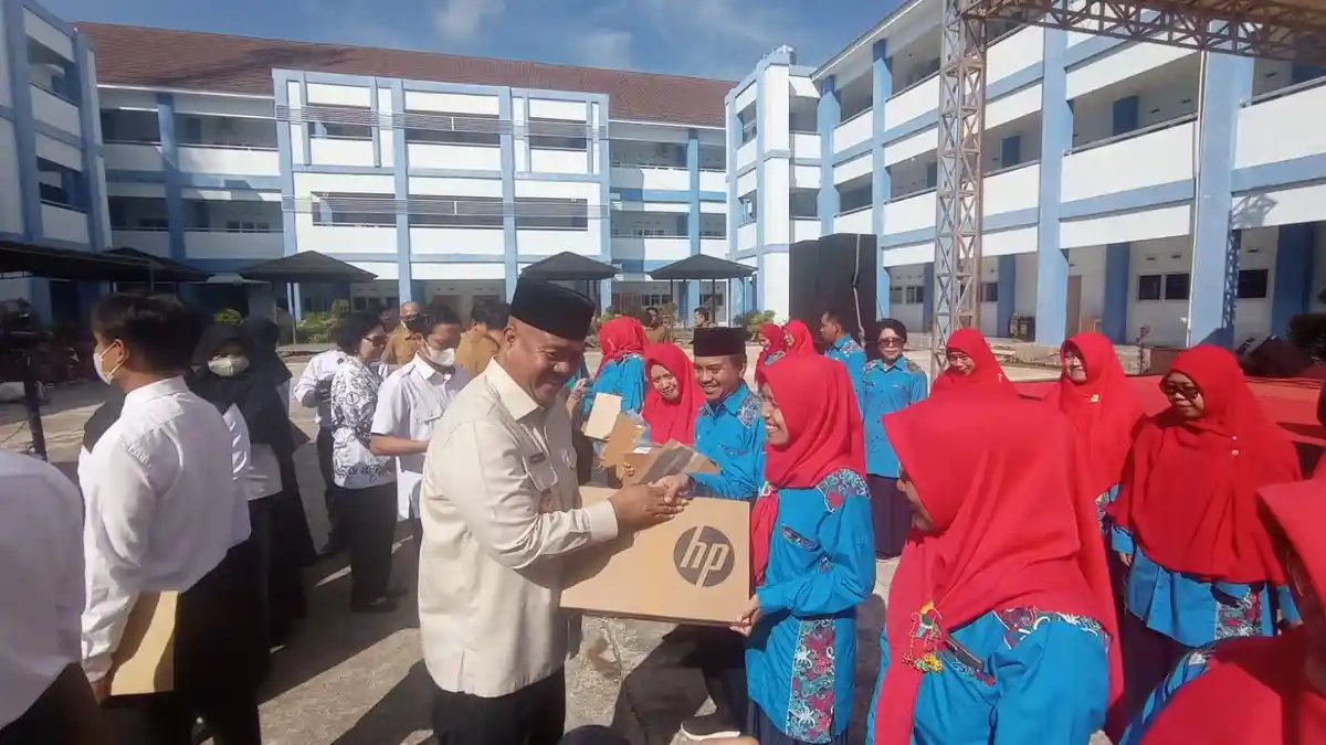 Puluhan Guru Penggerak di Kutai Kartanegara Dapat Laptop Gratis