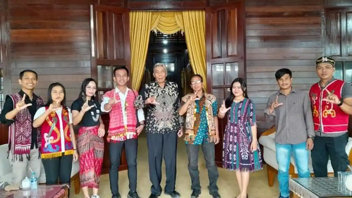 Berangkat Kongres ke Papua, Pengurus AMAN Sintang Bawa Kopi Ansok