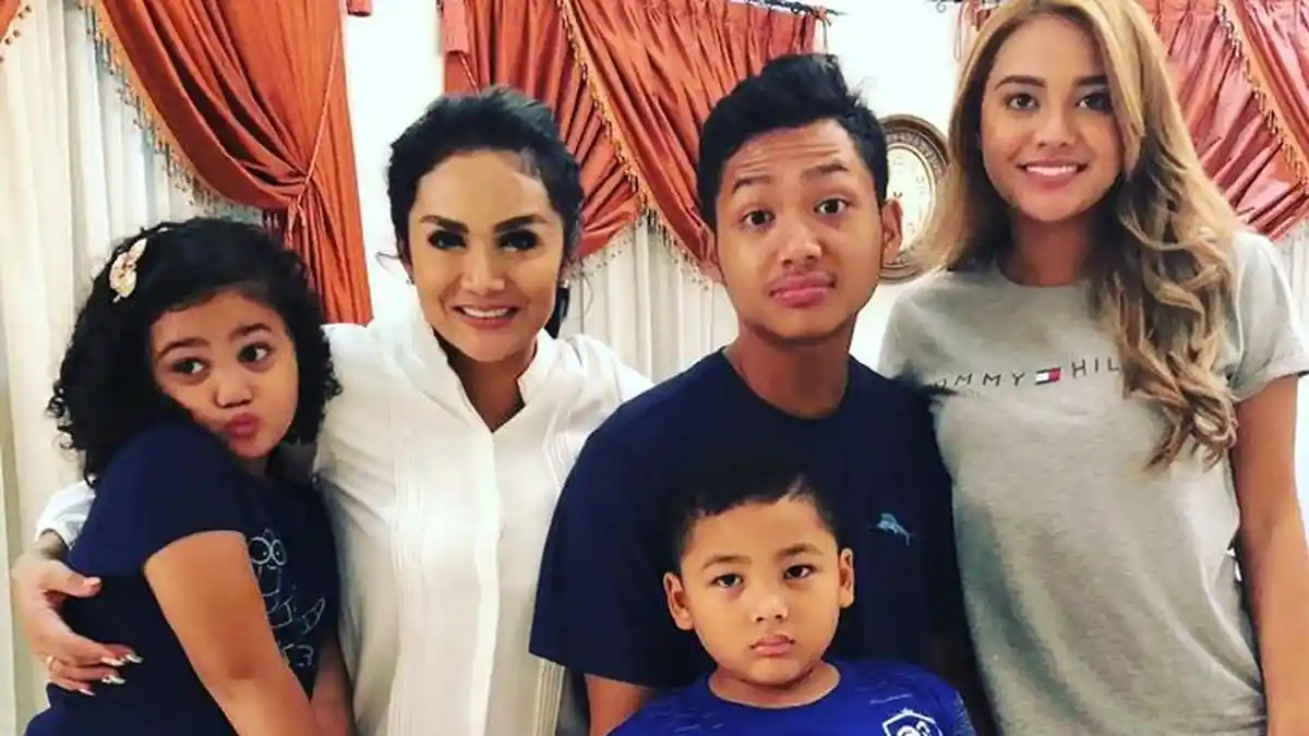 Alasan Krisdayanti Tak Ajak Anak Raul ke Acara Aurel, 'Jaga Image', Didikan Raul Lemos Diungkap KD