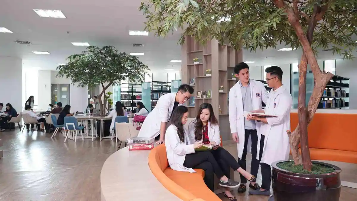 Biaya Kuliah 2023 Jalur Reguler UPH: Medicine, Pharmacy, Biotechnology, Accounting International