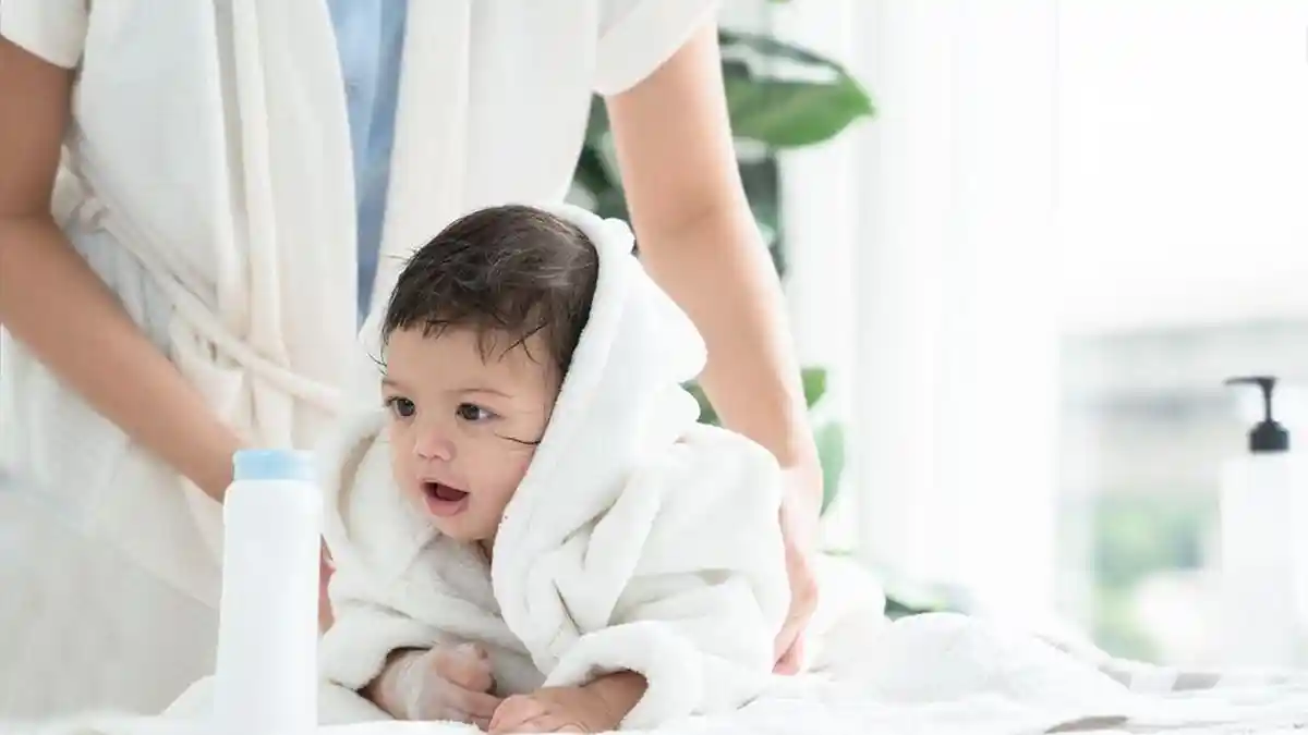 Cegah Ruam dan iritasi, Begini Cara Menjaga Kelembapan Kulit Bayi