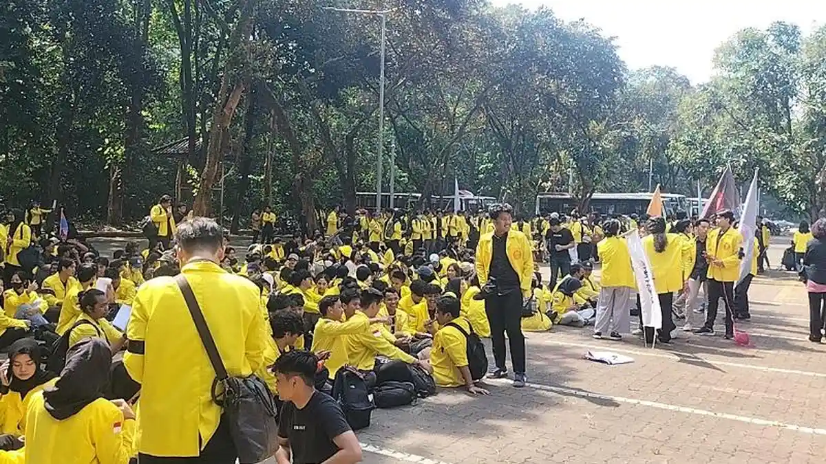 Kawal Putusan MK, BEM UI Kerahkan Ribuan Mahasiswa Demo Gedung DPR RI