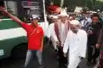 Jokowi Bersama Beberapa Ustaz Menyusuri Pasar Tanah Abang