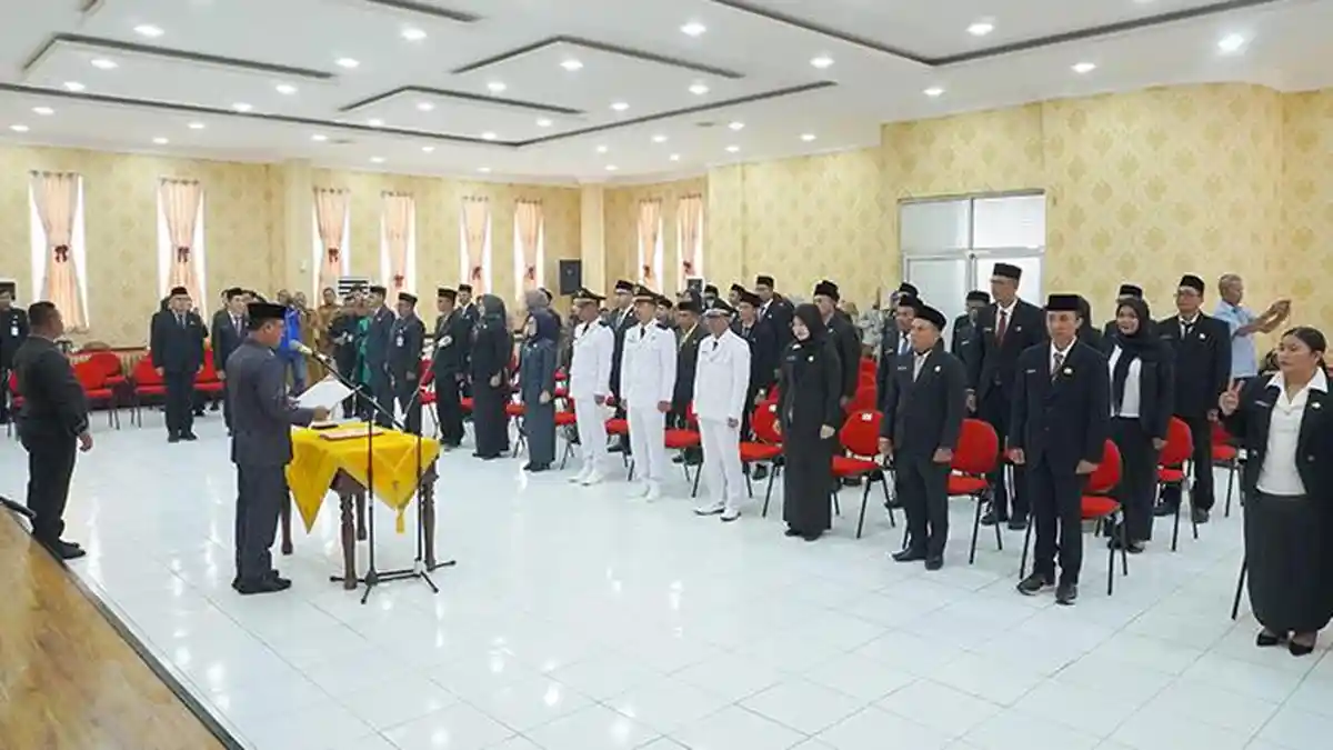 Wakili Bupati, Sekda Rohil Lantik 43 Pejabat Baru Mulai dari Camat ...