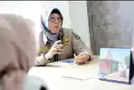 Anggota-DPRD-Provinsi-Jawa-Barat-Hj-Sri-Dewi-Anggraini-menyoroti-harga-pangan-yang-belum-stabil.jpg