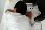 Duh, Tangan Pria Ini Tersangkut Berjam-jam di Jamban Penuh Kotoran