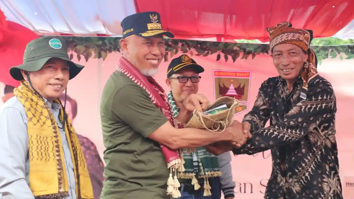Gubernur Mahyeldi Resmikan Festival Perhutanan Sosial Sumbar di Batu Busuak