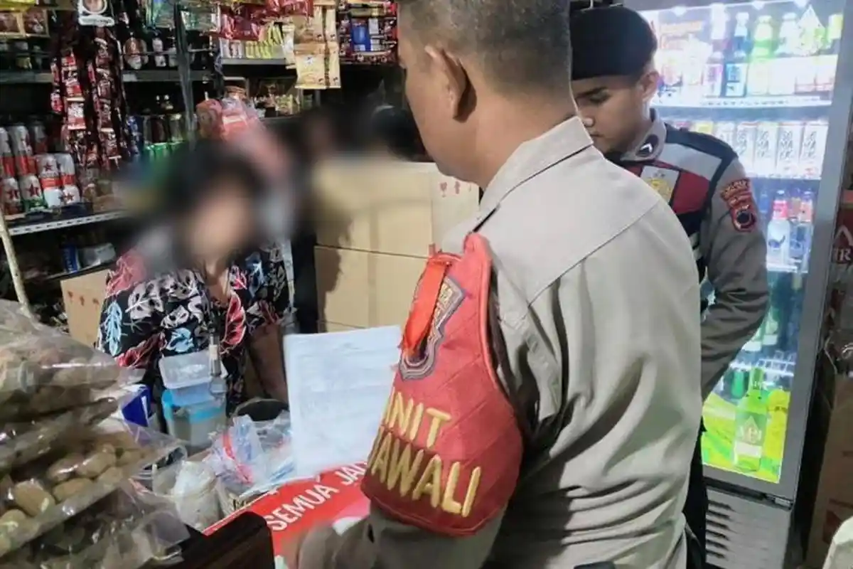 Jelang Nataru, Polres Tegal Kota Sita 332 Botol Miras dari Toko-toko