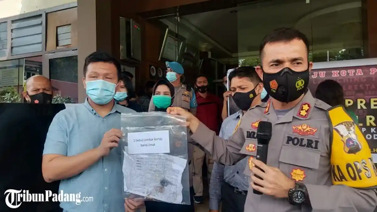 Petugas Satgas Covid-19 Gadungan di Padang Simpan 'Jimat Pagar Diri', Isinya Rambut dan Emas