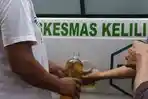 ambulans-puskesmas-suli-barat-diisi-bensin-botolan-saat-menjemput-anak-penderita-tumor.jpg