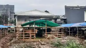 Lapak-penjualan-sapi-di-Jalan-Raya-Pondok-Rajeg-Kecamatan-Cibinong.jpg