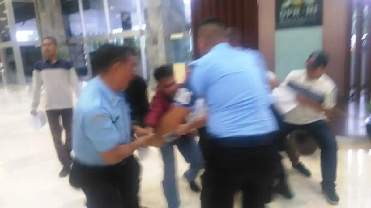 Penyusup Masuk Kompleks Parlemen Minta Bamsoet Mundur dari Ketua DPR