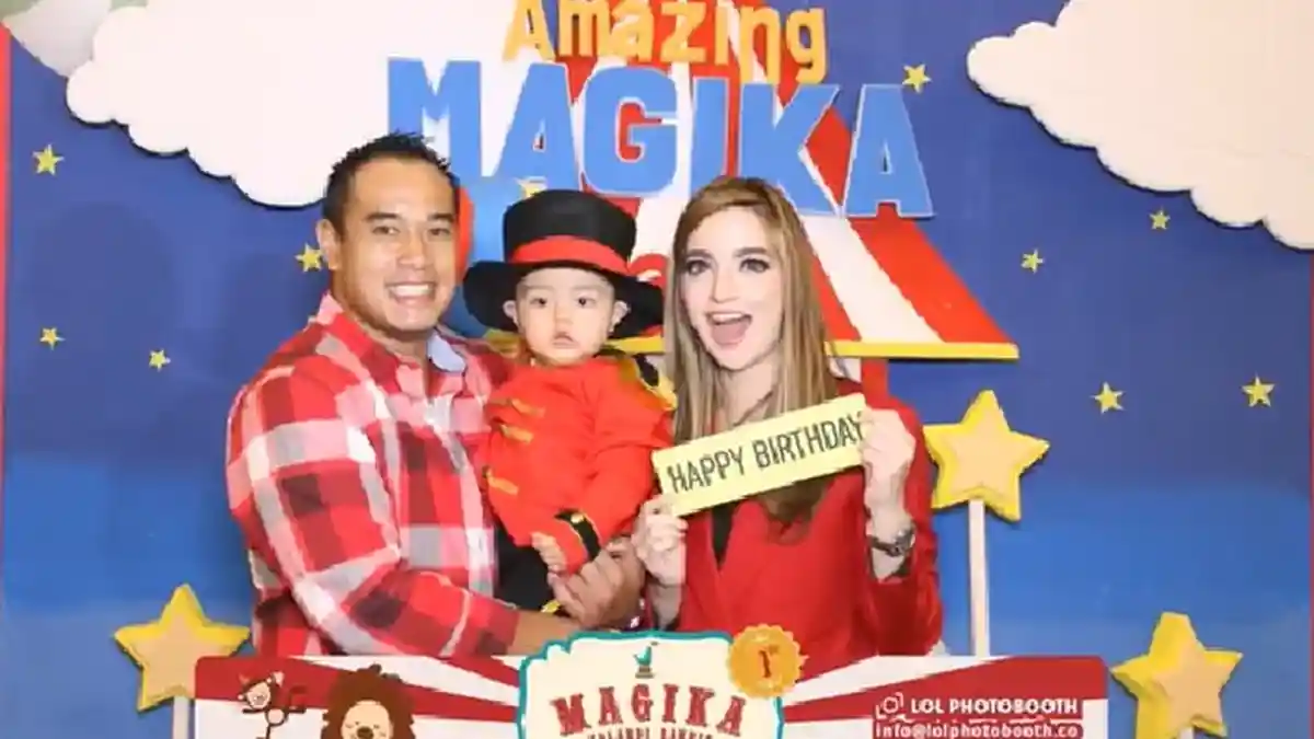 Anaknya Ulang Tahun, Nia Ramadhani dan Ardi Bakrie Bagi-Bagi Handphone