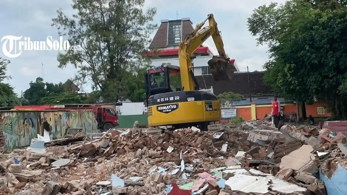 2 Bangunan dan Lapangan Tenis Alun-alun Sukoharjo Dirobohkan, Lahan 3.100 m² Bakal Jadi Pujasera