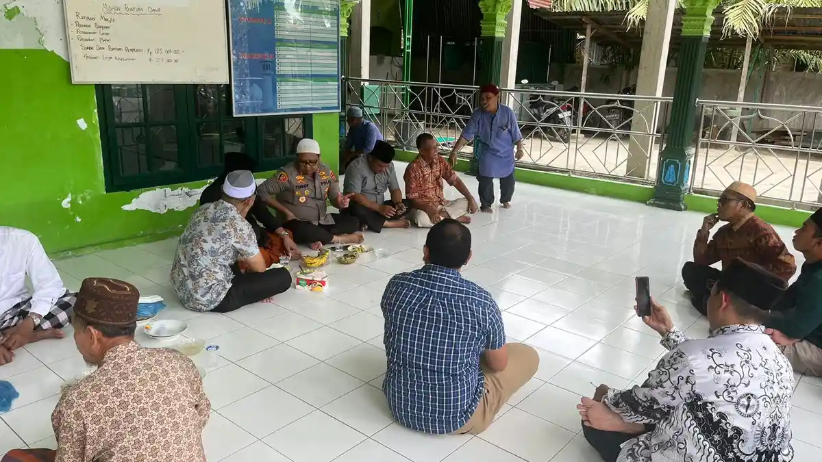 Kapolres Tanjung Balai dan Walikota  Jum'at Curhat di Masjid Ubudiyah