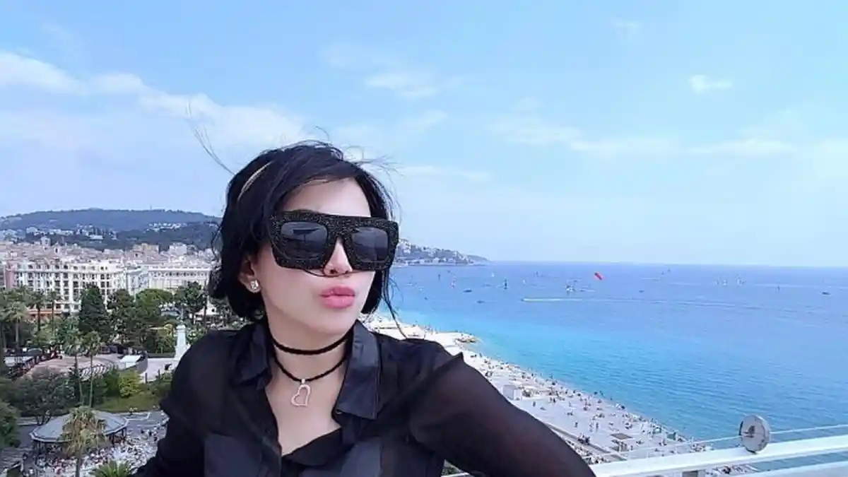5 Kacamata Syahrini yang Harganya di Bawah Rp 5 Juta