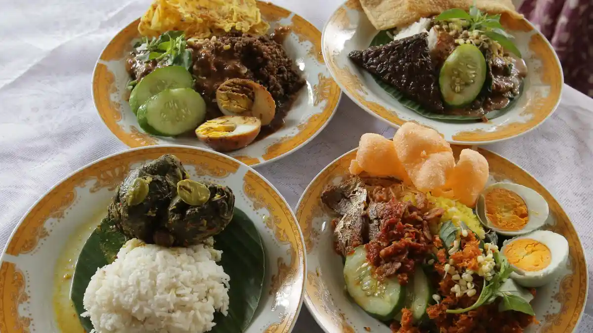 Nikmatnya Nasi Pecel Siram Madiun Azzam Tanpa Penyedap dan Ramah di Kantong