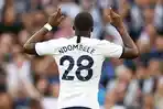 tanguy-ndombele-merayakan-gol-pertamanya-bagi-tottenham-hotspur.jpg
