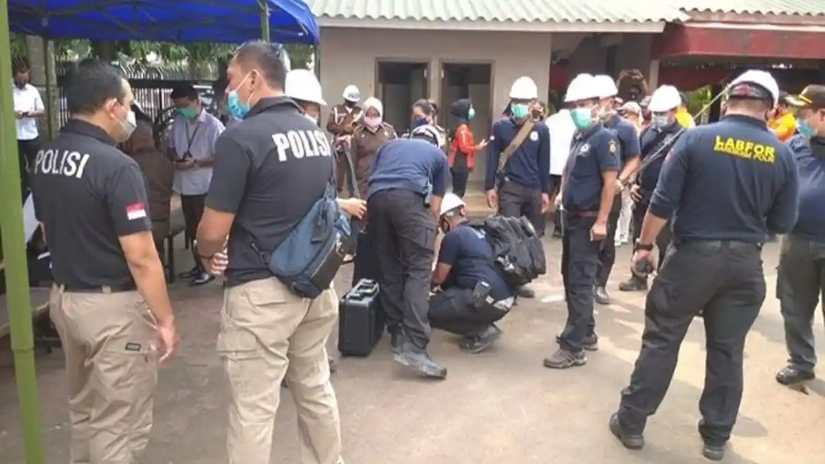 Mulai Lakukan Olah TKP, Tim Puslabfor Mabes Polri Cek Kelayakan Gedung Kejagung