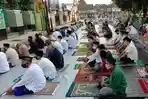 pelaksanaan-salat-id-di-masjid-darul-muttaqin-batang-jumat-3172020.jpg