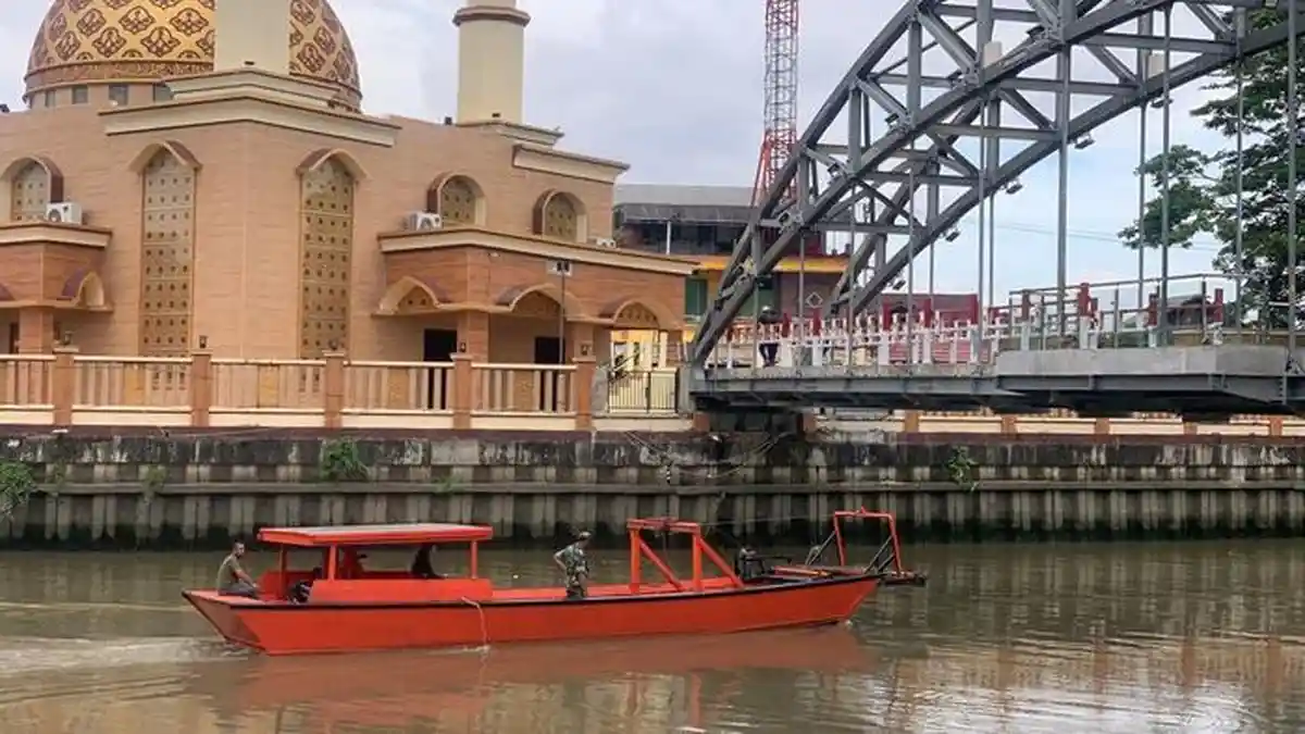 Perangi Sampah di Sungai Karang Mumus, Hari Ini DLH Samarinda Uji Coba Conveyor
