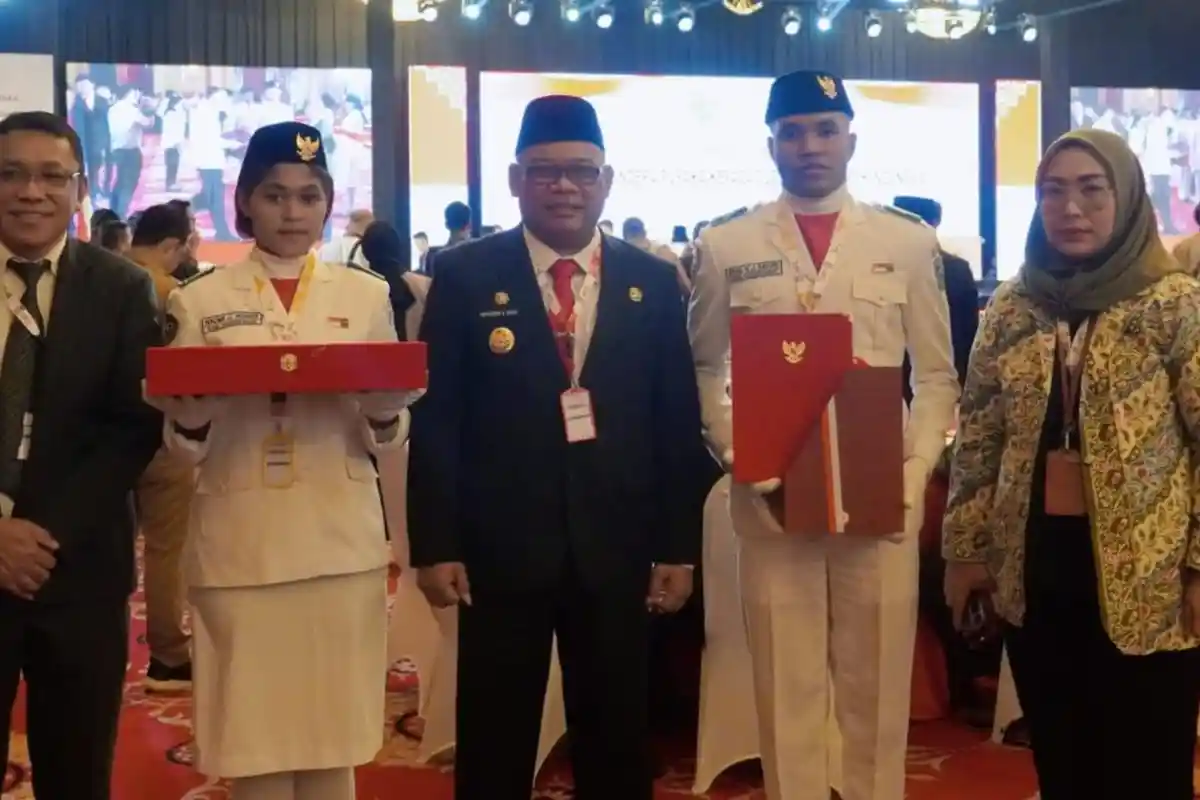 Pj Gubernur Maluku Utara Terima Duplikat Bendera Pusaka dari BPIP