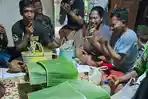 warga-Desa-Jadi-Tuban-menggelar-tradisi-kupatan-sapi.jpg