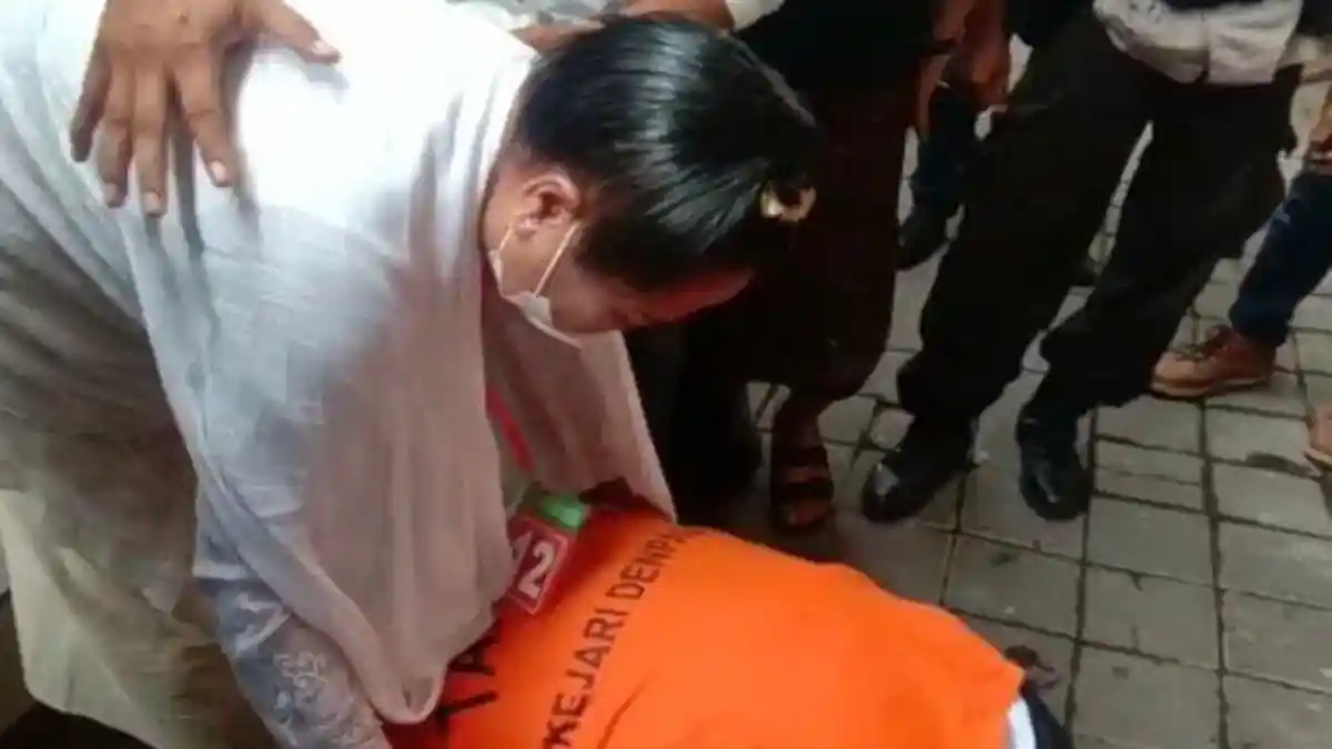 Fakta Sidang Pledoi Jerinx, Cium Kaki Ibu, Minta Dihukum Percobaan hingga Kedatangan Dokter Tirta