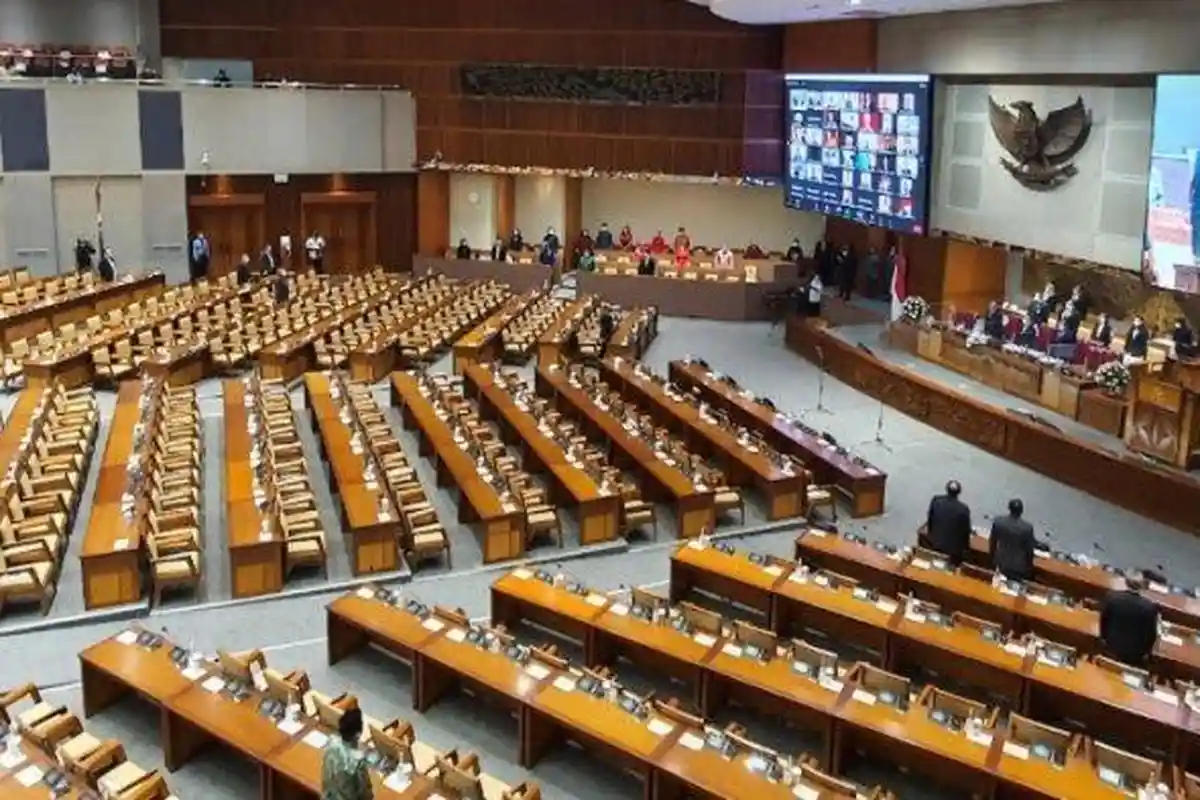 Tak Perlu Sarjana, Mudahnya Syarat Jadi Anggota DPR Cukup Bisa Baca dan Tulis