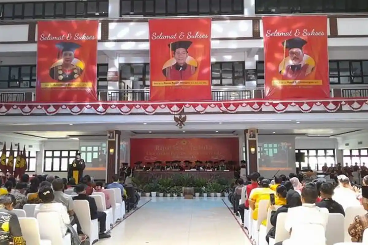 Begini Orasi Ilmiah Tiga Guru Besar UKI Toraja