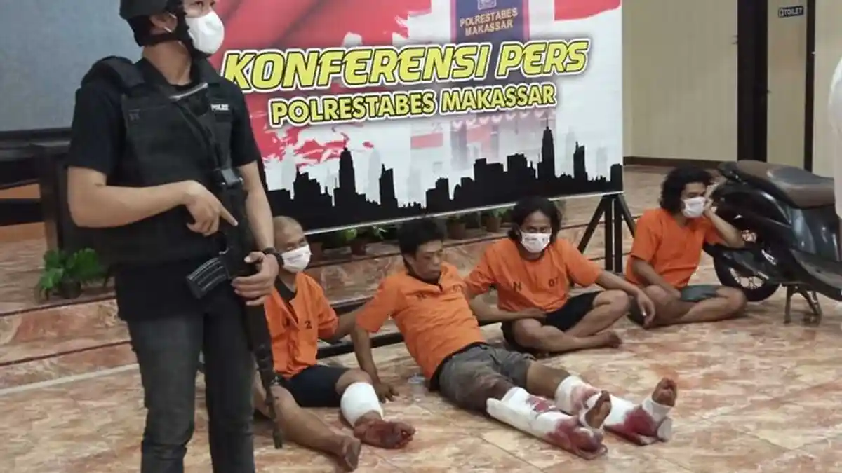 Aksi MR Menyelinap Kamar Kos Memperkosa dan Merampok Mahasiswi Terekam CCTV