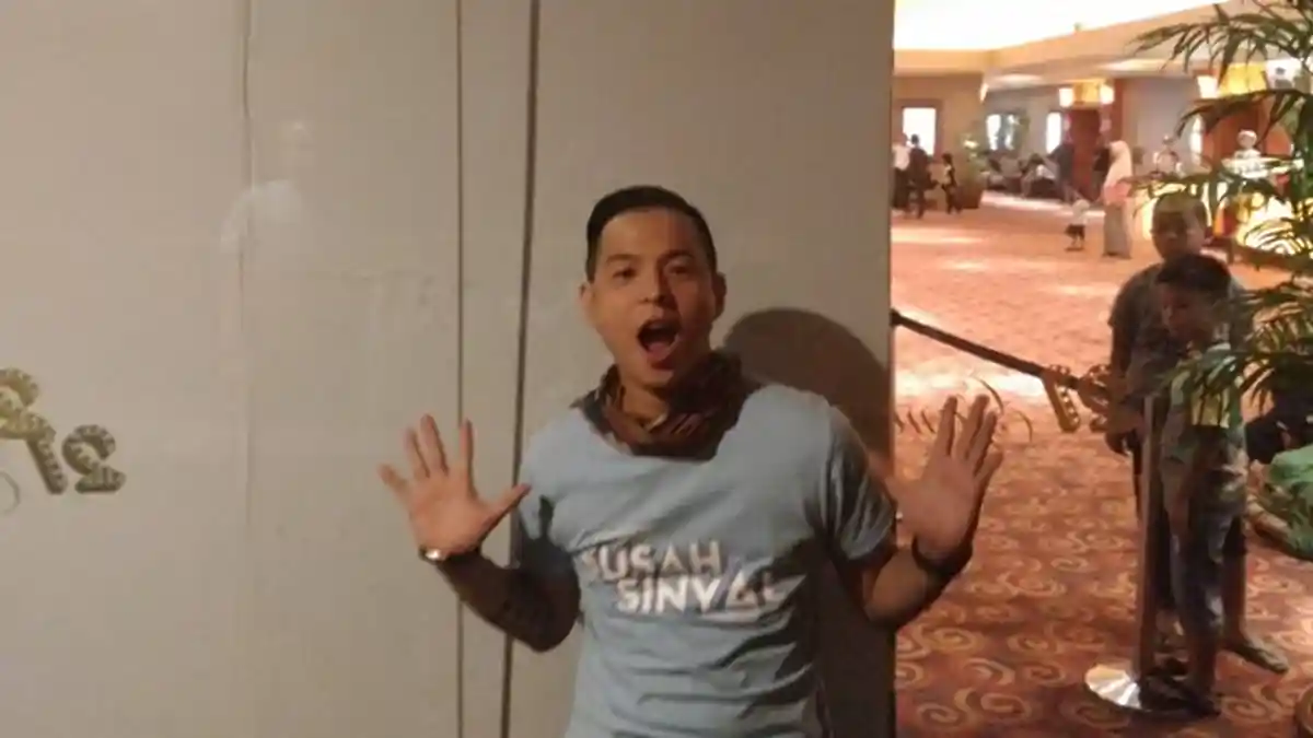 Ernest Prakasa Mengaku Terima Banyak Cerita Aneh Sejak 'Susah Sinyal' Tayang