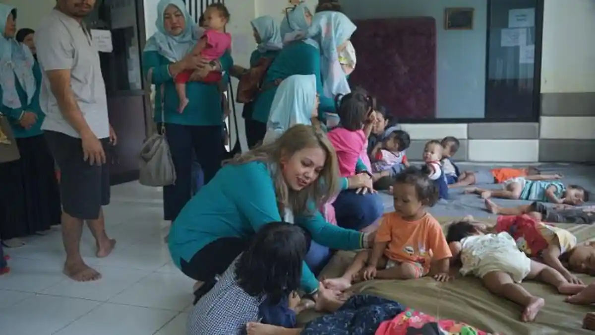 Binar Senyum Anak-anak dan Lansia, PLN Berbagi Kebahagiaan Hari Listrik Nasional