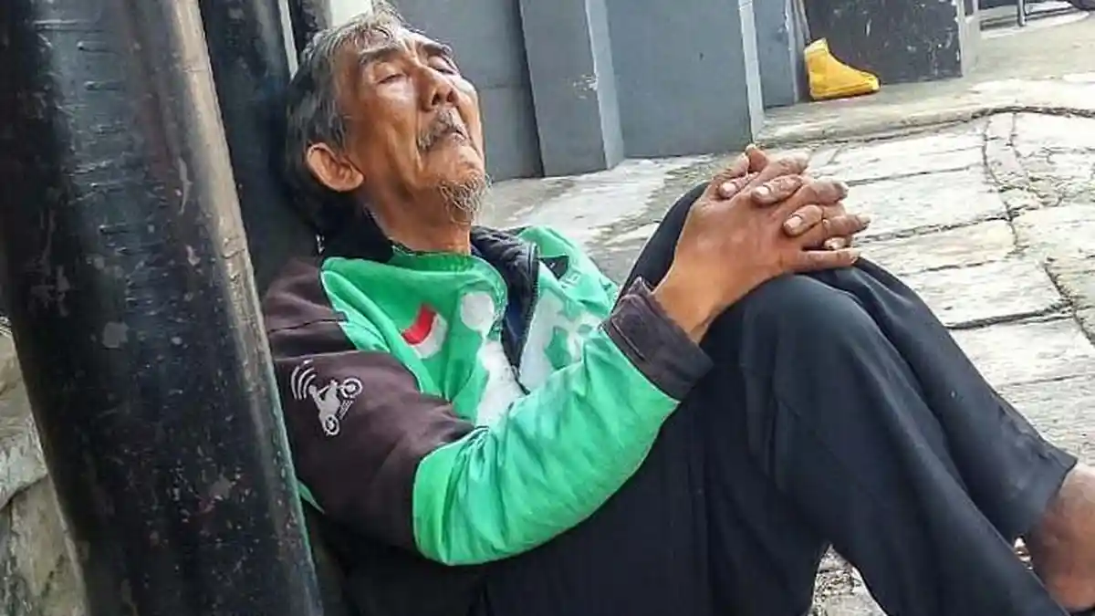 Masih Tega Cancel Order Seenaknya? Perjuangan Kakek Ini Mencari Nafkah Undang Simpati