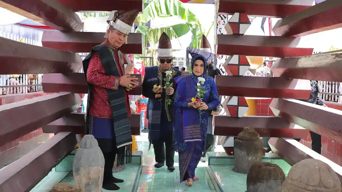Komitmen Wali Kota Susanti Dukung Pembangunan Tugu Raja Sang Naualuh Tahun Ini