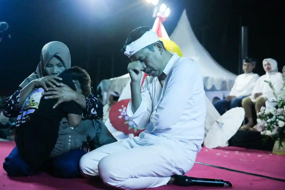 Saat Dedi Mulyadi Bentak Remaja Tengil hingga Membuatnya Menangis dan Memeluk Ibunya