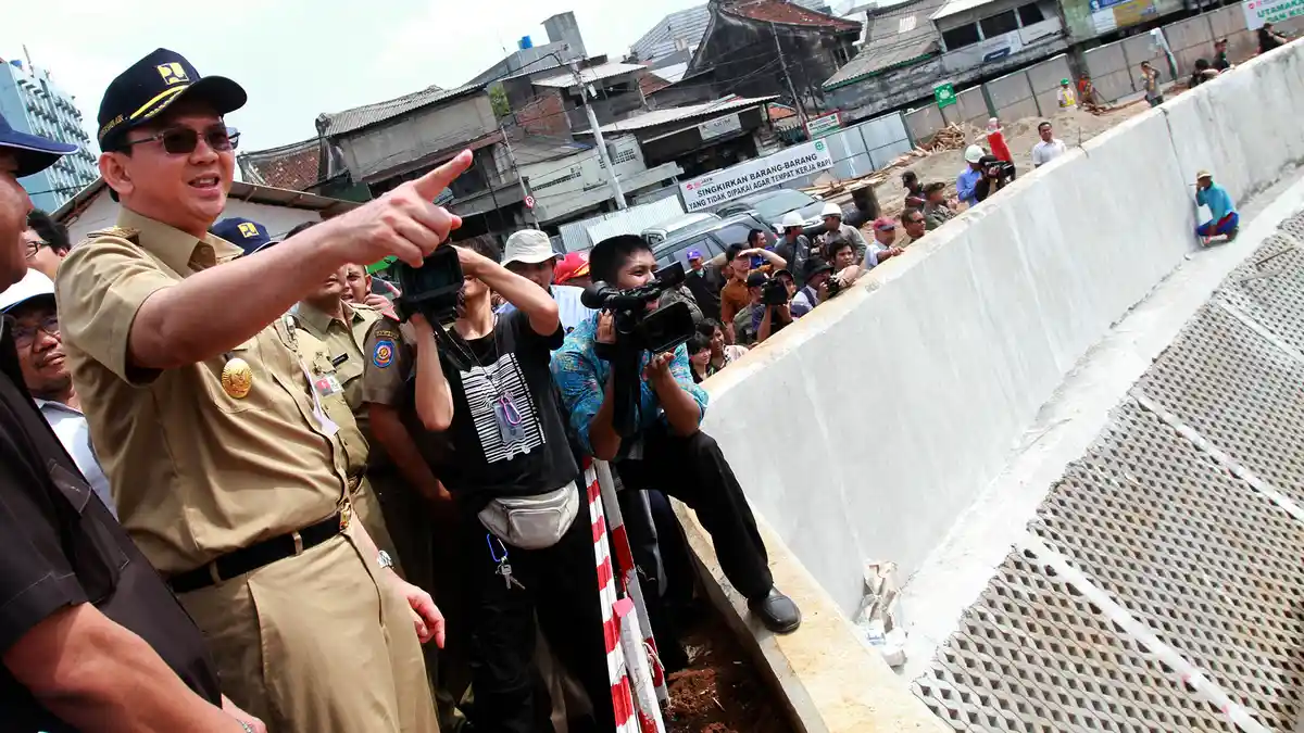 Ahok Curigai Genangan Air yang Berpindah-pindah Saat Hujan