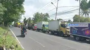 Antrian-kendaraan-untuk-beroleh-solar-nampak-di-sejumlah-SPBU-di-Manado-dan-Minut.jpg