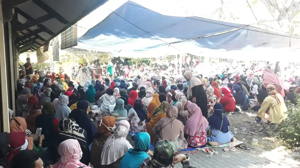 Perusahaan Tidak Mampu Membayar Upah, Ribuan Pekerja di Pabrik New Era Terancam Terkena PHK 