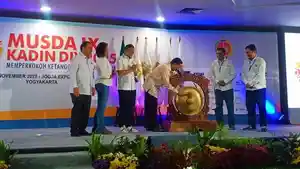 Sri-Sultan-HB-X-membuka-Musda-IX-KADIN-DIY-di-JEC.jpg
