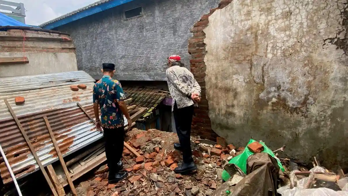 Bupati Agus Gondrong Gercep Bantu Warga Korban Bencana di Temanggung setelah Sertijab