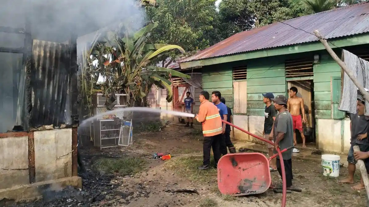 Rumah Lansia Penerima PKH di Batang Hari Ludes Terbakar, Diduga Akibat Korsleting Listrik