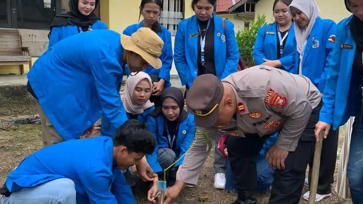 Peringati Hari Pohon Sedunia, Polisi dan Mahasiswa STKIP Gelar Penanaman Pohon di Hulu Gurung