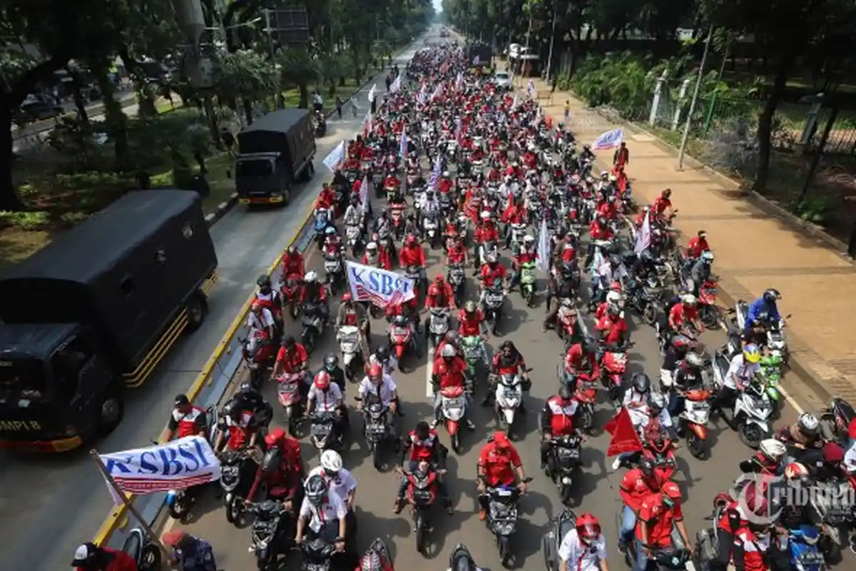 HEADLINE : UU Cipta Kerja Inkonstitusional Bersyarat, MK Beri Waktu 2 Tahun ke Pemerintah-DPR