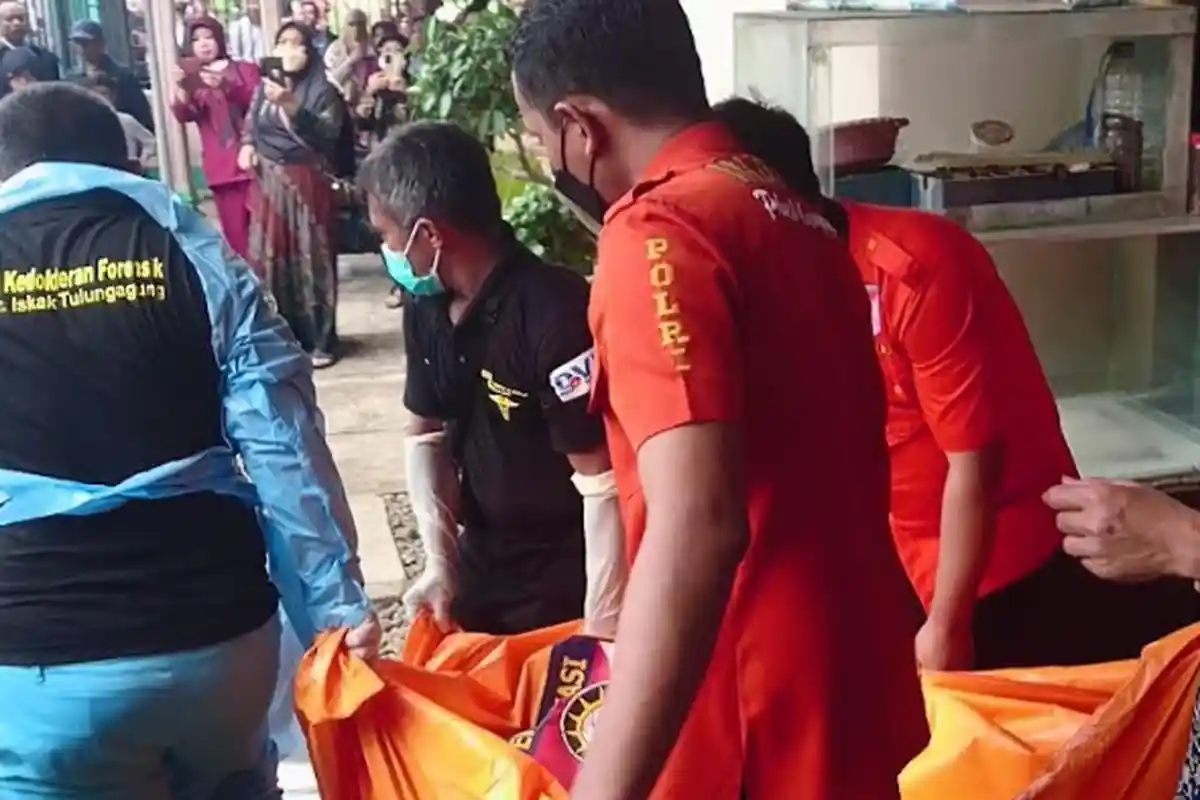 Jenazah Gadis Muda Korban Pembunuhan di Junjung Tulungagung Diotopsi di RSUD dr Iskak