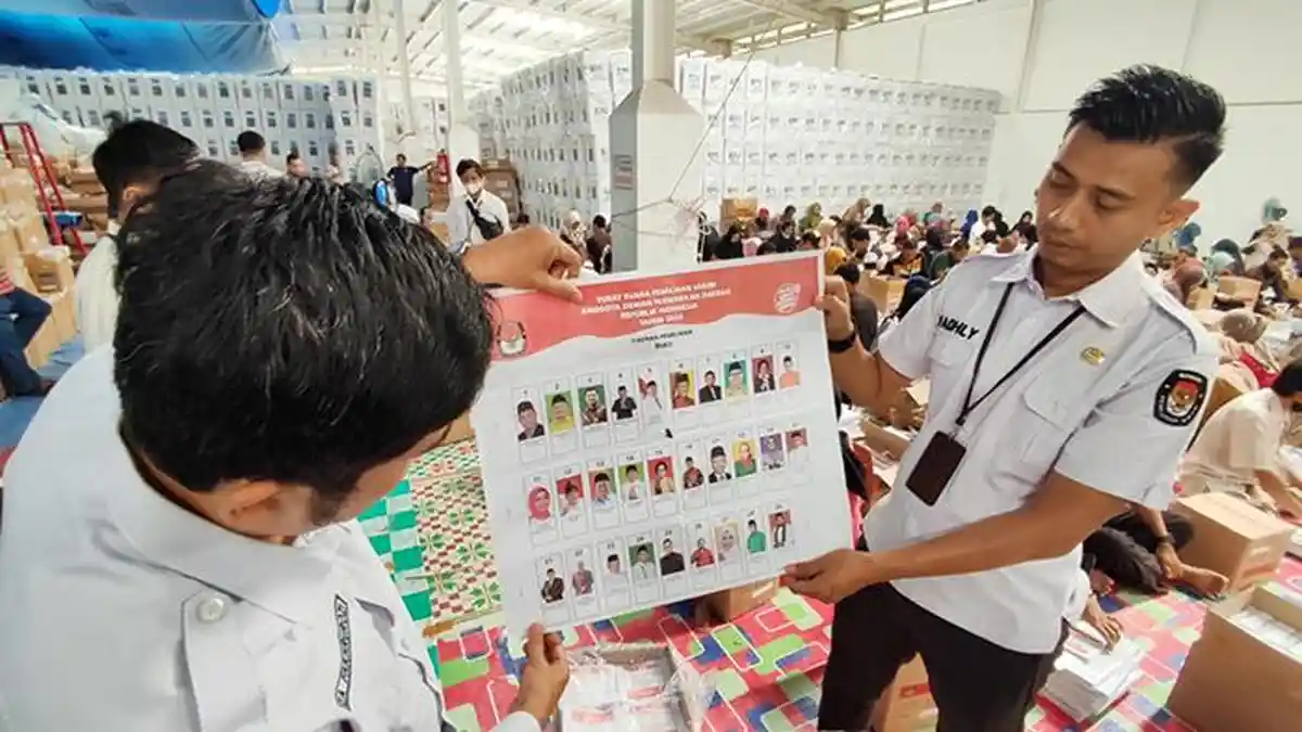 FOTO : KPU Pekanbaru Temukan 1.386 Surat Suara Rusak - surat-suara-rusak-kpu-pku.jpg